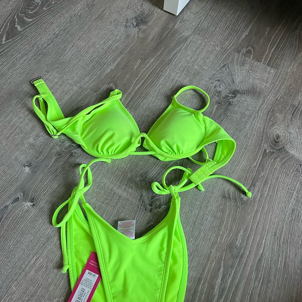 Neon green two piece bikini - Picture 3 of 4